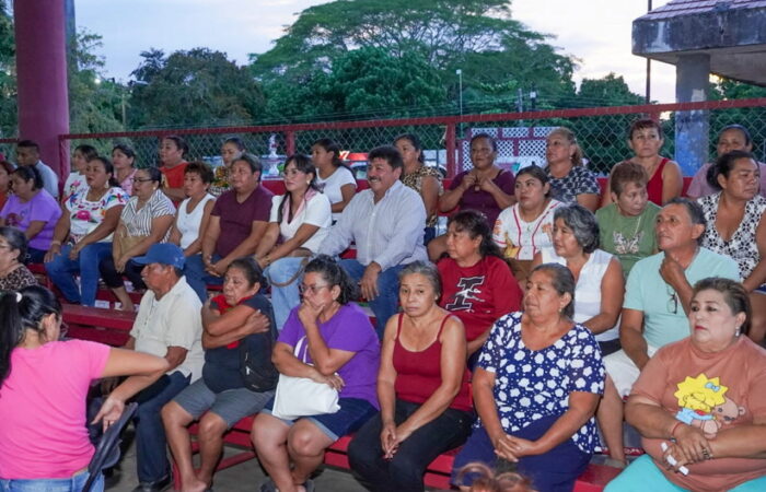 Acude Santiago Martín Angulo a sesión donde aprueban acto solemne