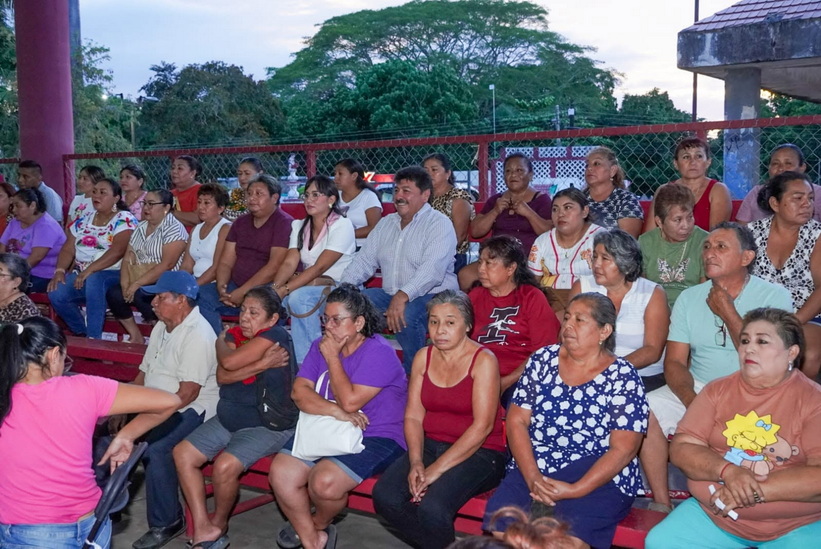 Acude Santiago Martín Angulo a sesión donde aprueban acto solemne