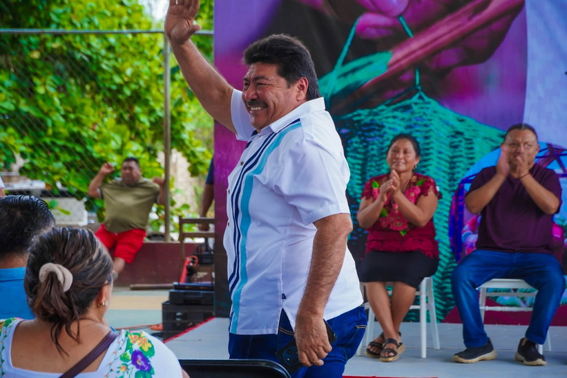 Santiago Martín Angulo participa en reunión entre senador y artesanos de José María Morelos